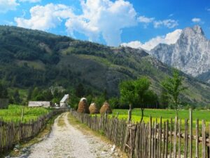 Single rondreis Albanië: Cultuur & Strand (10 dagen); Besneeuwde bergtoppen en zonnige stranden